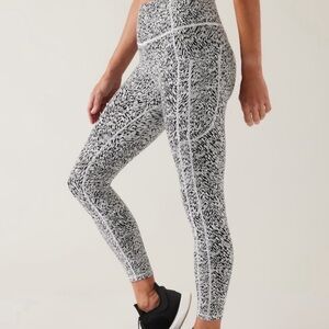 Athleta Ultimate Stash 7/8 Textured Tight